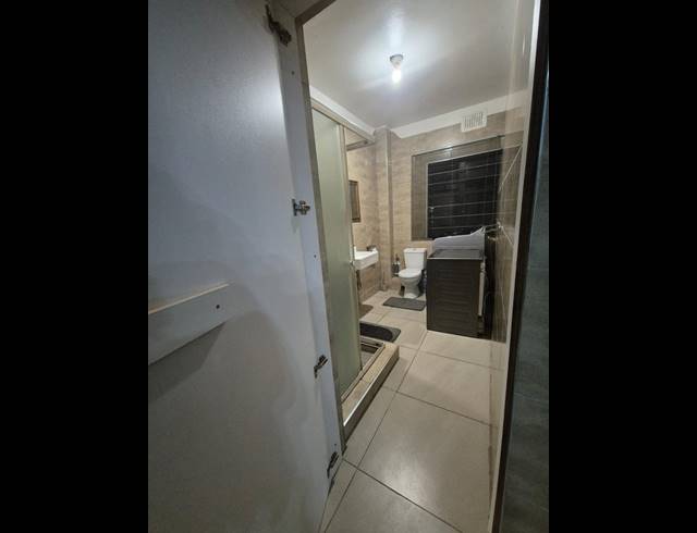1 BEDROOM APARTMENT FOR SALE IN ESSENWOOD